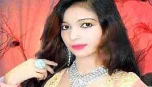 Shocking Video: 6-month pregnant Pakistani singer shot dead for not standing during performance