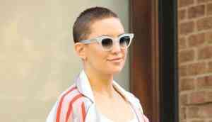Pregnant Kate Hudson shows off her baby bump with Steven Tyler