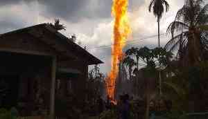  21 killed and three dozen hospitalised after fire broke in Indonesia oil well, authority trying to combat flame shooting upto 230 feet