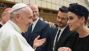 Katy Perry and her sweetheart Orlando Bloom meet Pope Francis in Vatican City