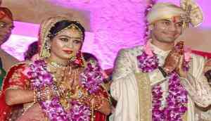 OMG! Choas at Lalu Prasad's son Tej Pratap's wedding; unruly crowd breaks security cordon, loots food and crockery