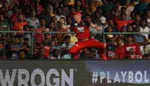 RCB vs SRH: AB De Villiers took 360 degree catch on field, Virat Kohli calls him 'Spiderman'; see video