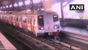 Shocking! 21-year-old man crosses Delhi Metro track, alert driver gave him narrow escape; see video