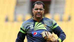 Waqar Younis apologises for cutting cake of Wasim Akram's Birthday during Ramzan