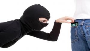Love is Blind: Shocking! Two college girls stole at least 38 phones in Mumbai local for the same boyfriend they love