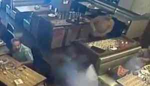 Shocking! Phone explodes in man's pocket in Mumbai restaurant creates panic; video inside