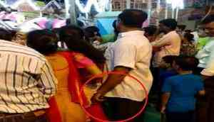 Shame! A middle-aged man molests a teenage girl at a fair in West Bengal; the video will make you slap him hard