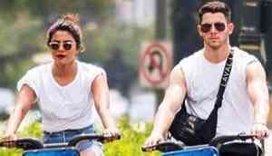 See Pics: Nick Jonas and Priyanka Chopra inseparable in New York