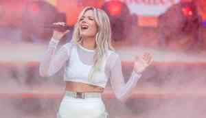 Halsey cries onstage after split from G-Eazy at Michigan Festival concert 