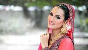 'Please go out and vote for the sake of Pakistan' says Pakistani model Nadia Hussain 