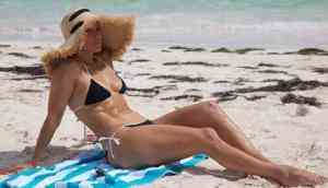Jennifer Lopez flaunts perfect six pack abs on Instagram 