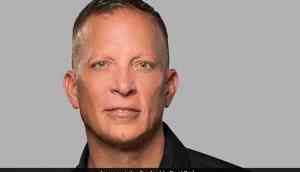 Gay couple separated in Alaska Airlines so that straight couple could sit together