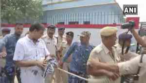 Bihar: Muzaffarpur Shelter home case main accused, Brajesh Thakur produced in POCSO Court; woman threw ink on him