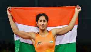 Vinesh Phogat gets engaged at airport after clinching Gold in 50kg freestyle wrestling at Asian Games
