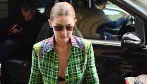 Hilarious! American fashion model Gigi Hadid suffers wardrobe malfunction