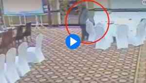 Watch Video: Pakistani bureaucrat Zarar Haider Khan caught on camera stealing wallet of Kuwaiti delegate