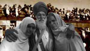 Two Muslim sisters meet their Sikh brother for the first time since after India and Pakistan partition; see emotional pic