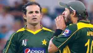 Before Steve Smith and David Warner, Shahid Afridi was banned for ball tampering and he did it in a unique way; see video