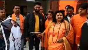 Hindu Mahasabha leader celebrates Mahatma Gandhi’s 71st death anniversary, shoot at the Gandhi effigy; video goes viral