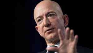 Amazon CEO Jeff Bezos accuses the US tabloid after receiving threats to publish his intimate photos, texts