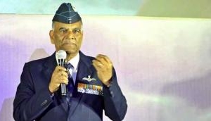 Wing Commander Abhinandan's parents get cheers, claps as they board flight for Delhi