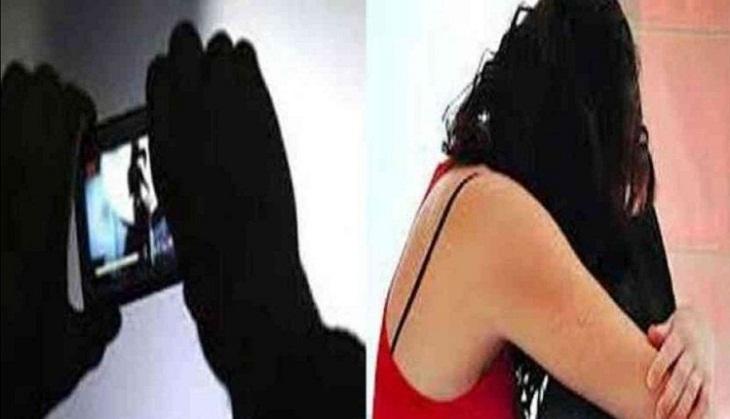 Delhi: Teen blackmails women, threatens to upload their morphed pictures  online | Catch News