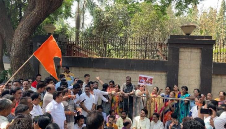 Shiv Sena workers protest against LS MP Navneet Rana over 'Hanuman Chalisa'  row | Catch News