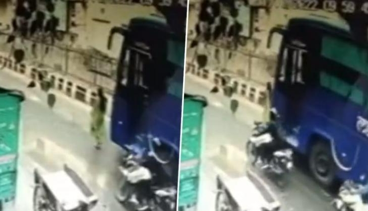 Delhi woman mowed down by bus while trying to cross road [Viral Video ...