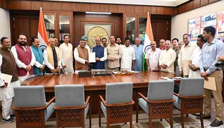 MPs submit memorandum to LS Speaker (Photo/ANI)