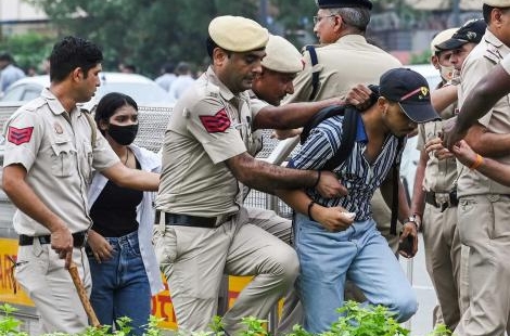 Delhi Police register case over Connaught Place stone pelting; two ACPs injured