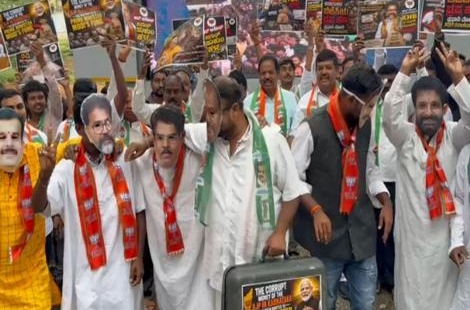 Karnataka Congress stages counter protest as BJP continues Nagendra's resignation demand